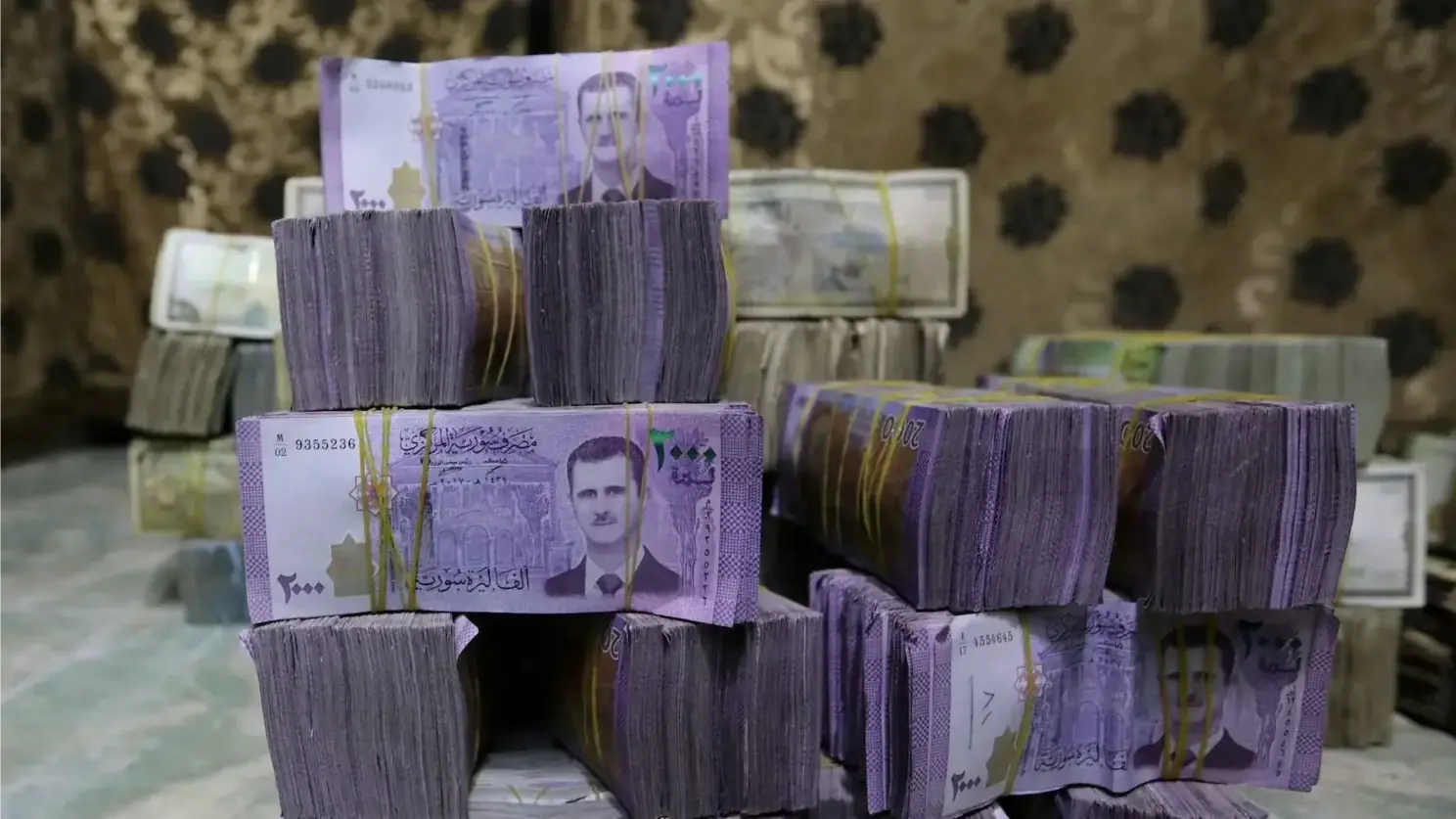 Syria bắt đầu hoán đổi tiền tệ vào đầu năm 2026